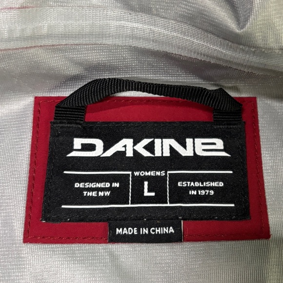 Dakine Women’s Gore-Tex Ski Snowboard Jacket Red Large Waterproof Hooded Shell - Picture 4 of 13